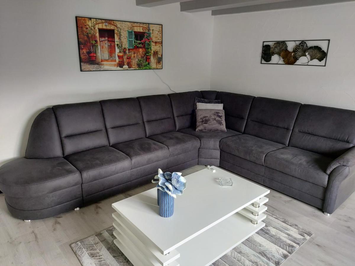 Familyhome Lopora Medebach Bagian luar foto